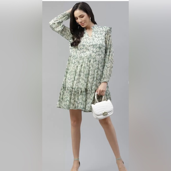 Plus size A shaped floral light green dress - Picture 7 of 9